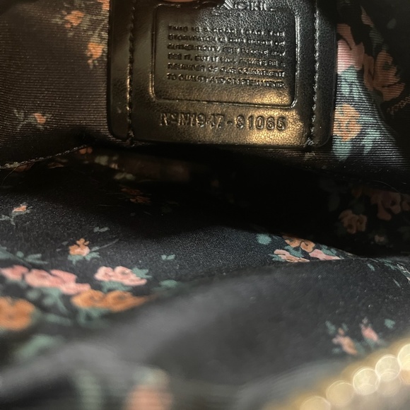 COACHLeather Pochette Crossbody EUC - Picture 3 of 5